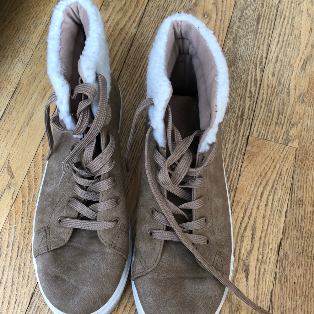 Hightop Sherpa cuff taupe sneakers EUC